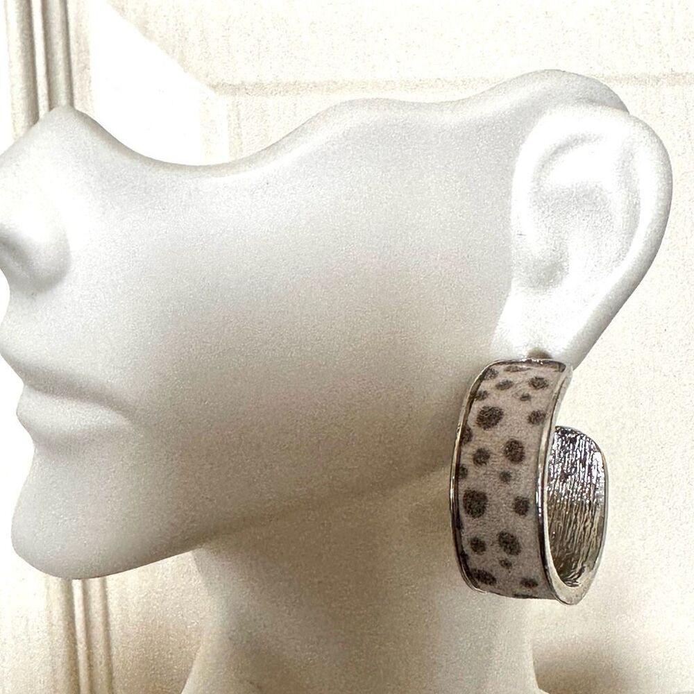 Silver tone leopard hoop post earrings